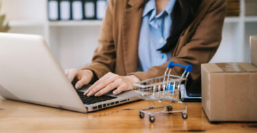 Créer une boutique en ligne performante : pourquoi faire appel à une agence web ?